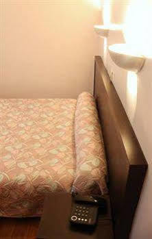 Hotel Anya ปารีส ภายนอก รูปภาพ